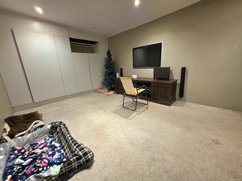 Single Storey, 3 Bedroom Townhouse in Aintree Lane For Sale - Photo 10