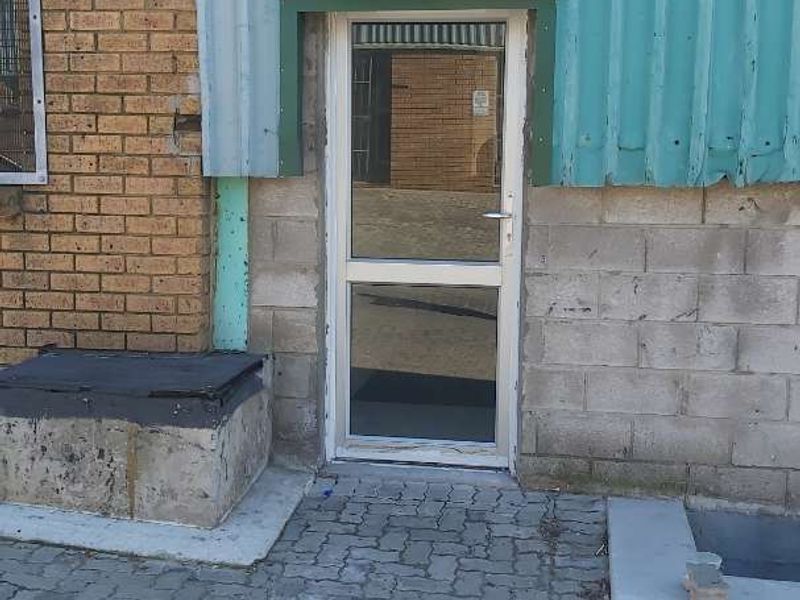 Warehouse/storage/distribution facility to let in Sidwell. - Photo 4