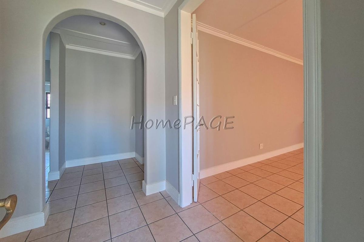 Lagoon, Walvis Bay:  4 Bedr Art Deco Home with 1 Bedr Flat is for Sale - Photo 4