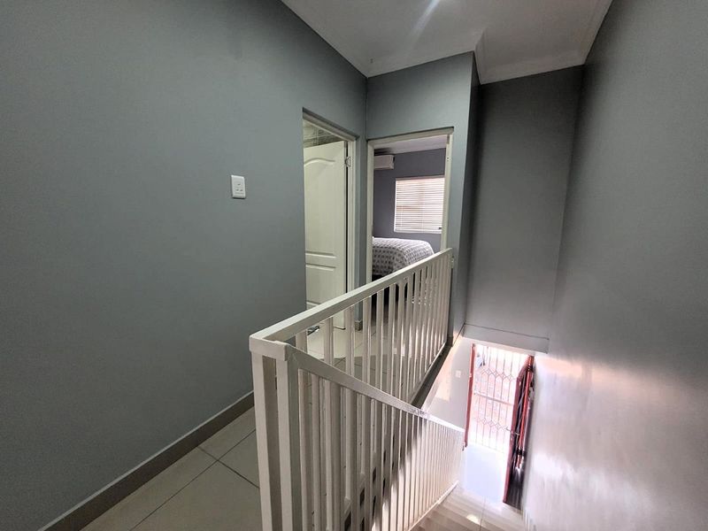 Modern Fully Furnished Two-Bedroom Duplex for Rent – Blackburn Road - Photo 10