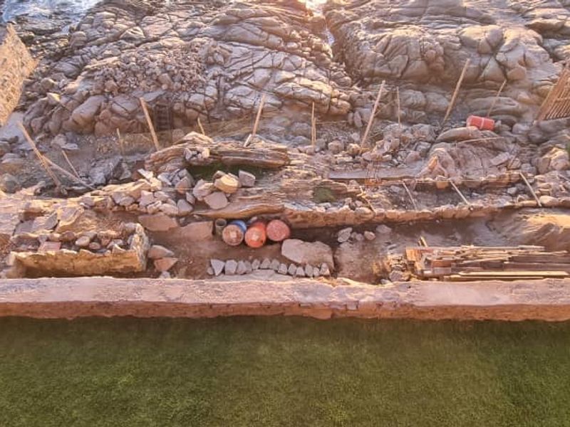 🌊 Exquisite Oceanfront Retreat – 5 En-Suite Bedrooms, Natural Pool & Unmatched Sunset Views - Photo 8