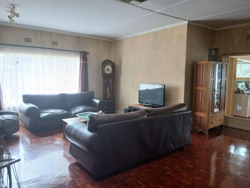 House With 2 Bedroom Self Contained Flat For Sale - Photo 3