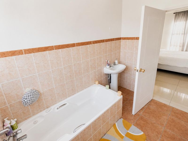 3 Bedroom Townhouse to rent in Wigeheuwel - Photo 8