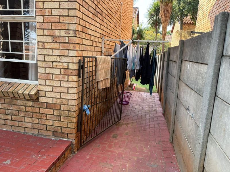 Charming 3 Bedroom Duplex in Allens Neck - Photo 8