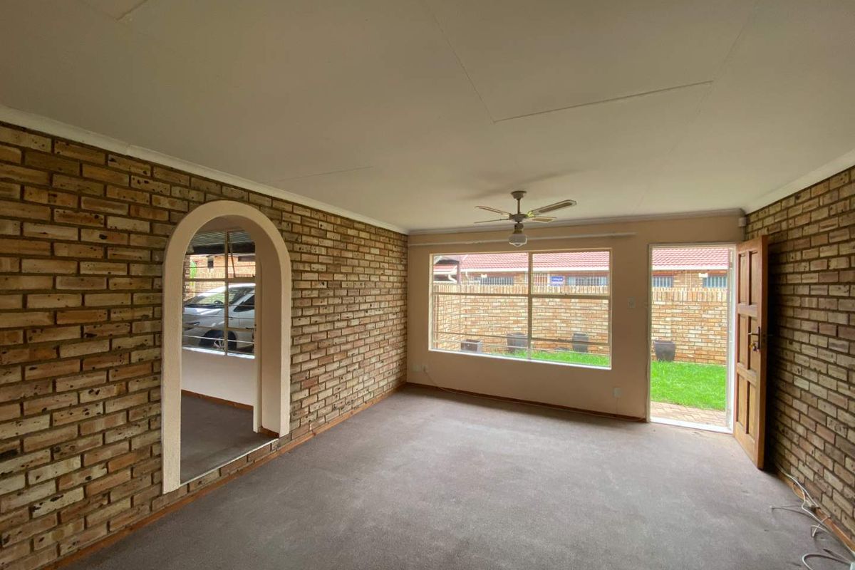 Cosy Townhouse for grabs - Photo 2