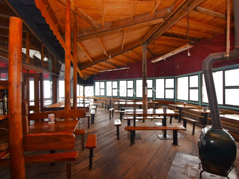 Charming Lagoon-Front Restaurant - Photo 8
