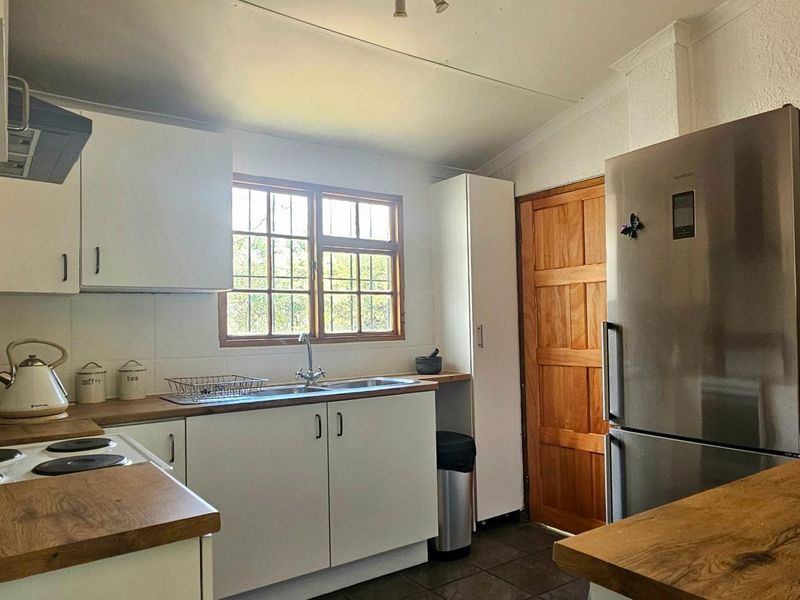 Start Fresh or Wind Down In This Private 2 Bed Paulshof Gem! - Photo 8