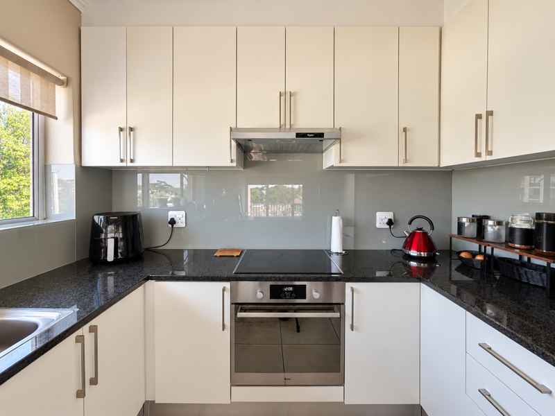 Renovated 1-bedroom apartment in the heart of Rosebank - Photo 4