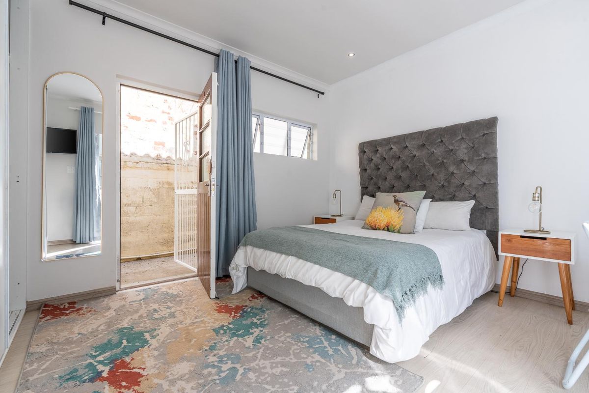 Studio With Garage and Fully Furnished - Photo 3