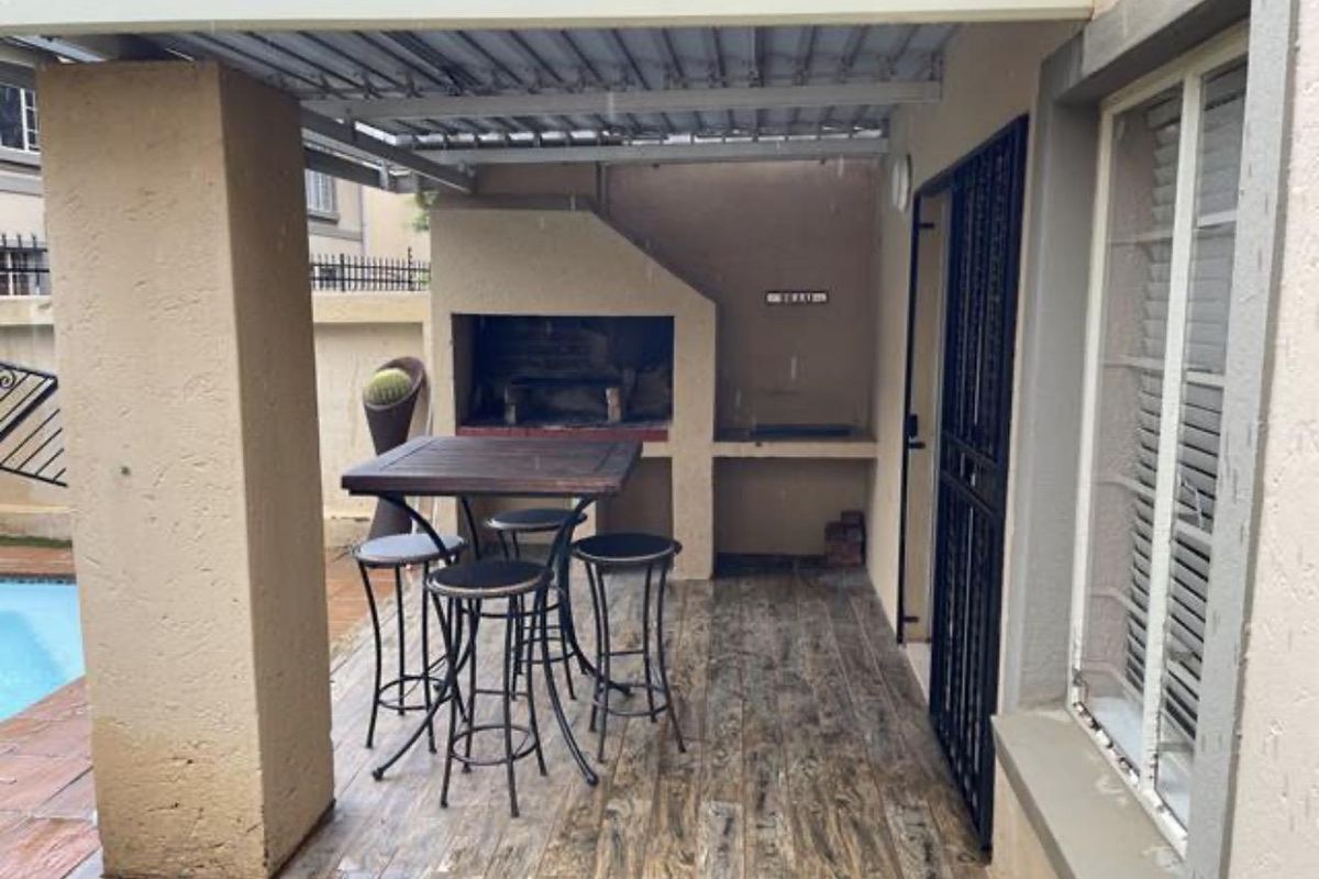 Beautifully Renovated & Well-Maintained 2-Bedroom Duplex with Private Pool, Patio & Built-In Braai - Photo 2