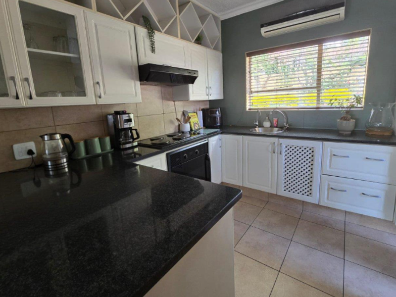 Best Value in Reyno Ridge – Family Home with Flatlet on 1 994m2 Stand - Photo 4