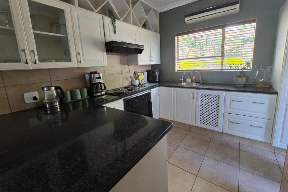 Best Value in Reyno Ridge – Family Home with Flatlet on 1 994m2 Stand - Photo 4