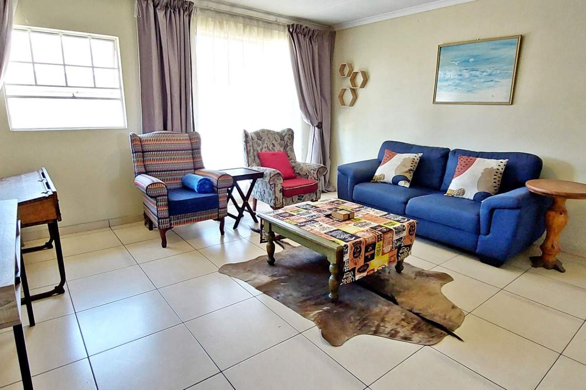 Refurbished 2 Bed Corner Unit. - Photo 2