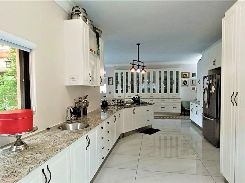 Exclusive Modern Home for Sale in Prime Auasblick Cul-de-Sac - Photo 7