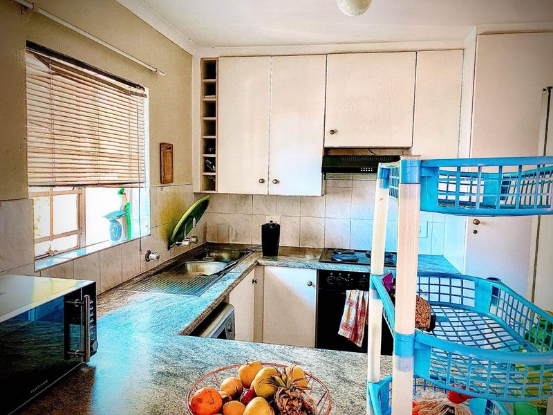 Prestigious & Secure Suburb - Photo 4