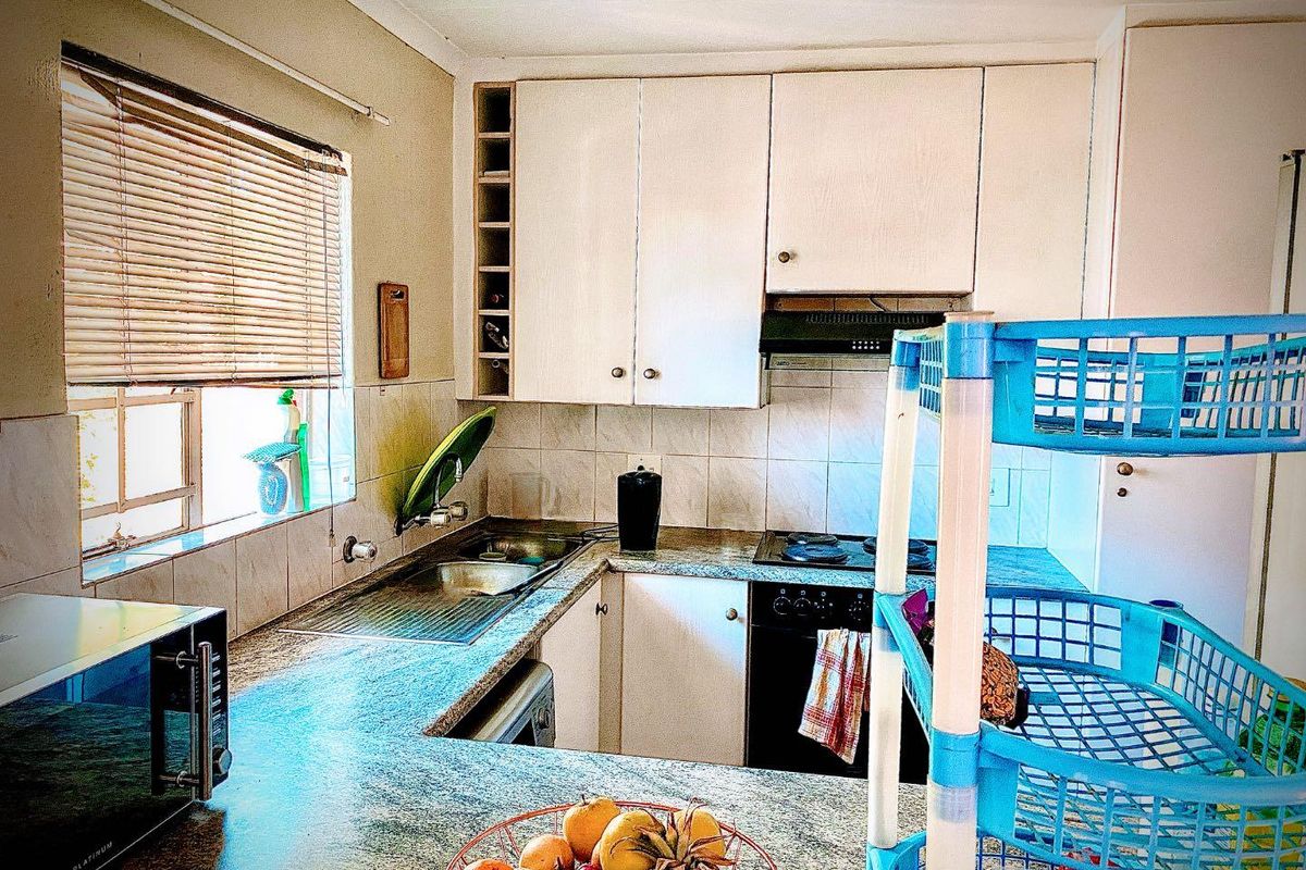 Prestigious & Secure Suburb - Photo 4