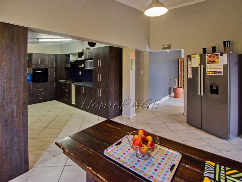 Narraville, Walvis Bay:  3 Bedroom house with flat for sale - Photo 9