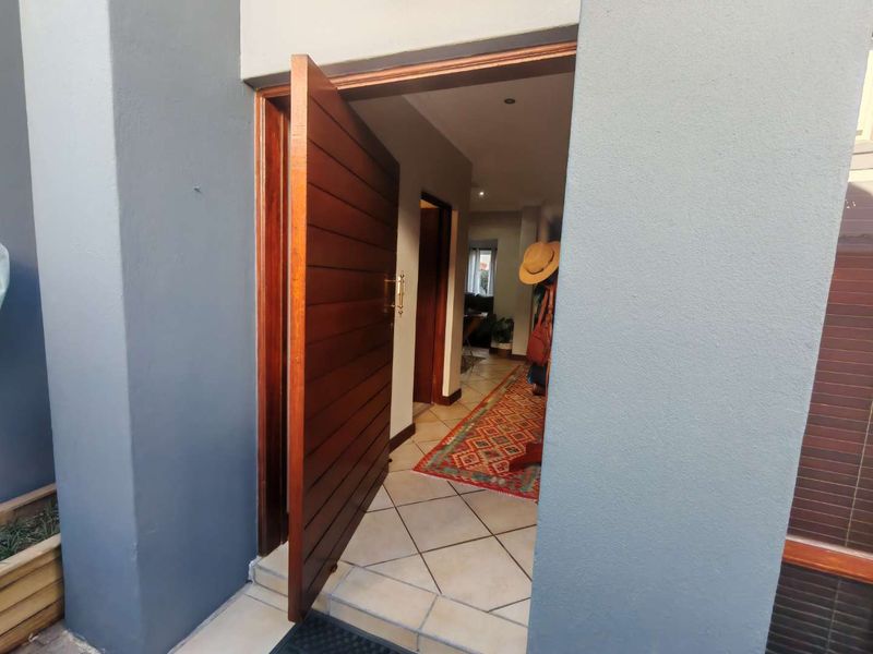 EXCLUSIVE MANDATE -BEAUTIFUL HOME WITH LOTS OF EXTRAS IN THE GOLF ESATE - Photo 4