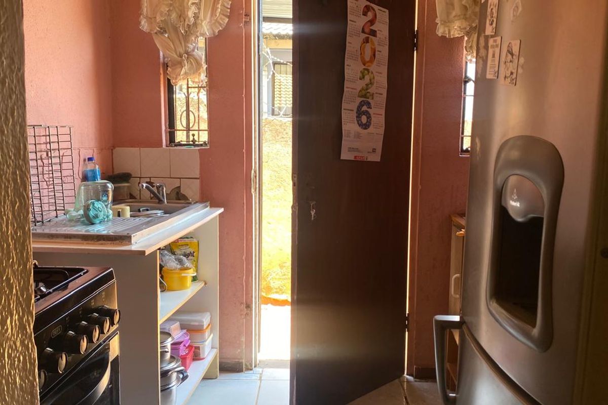 3 Bedroom House for sale - Photo 3