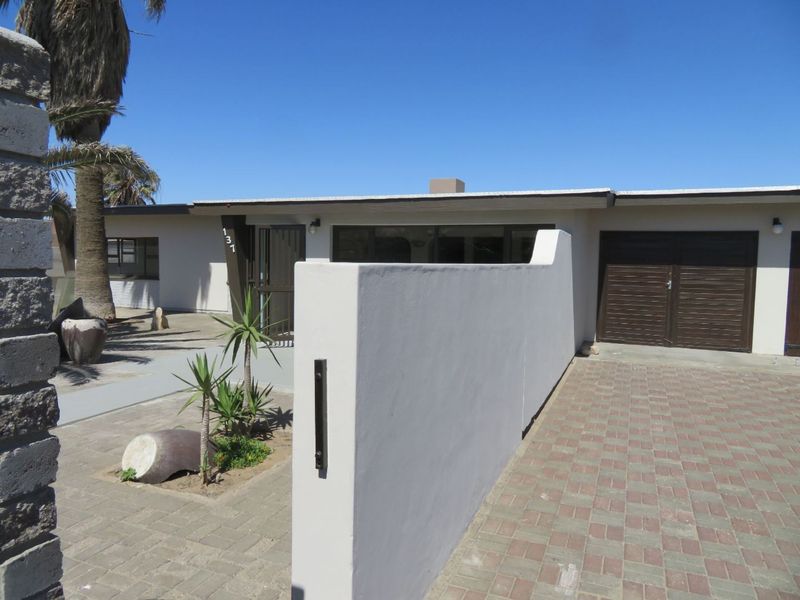 Spacious Family Home and Flat situated in a popular central prime area in Walvis Bay - Photo 2