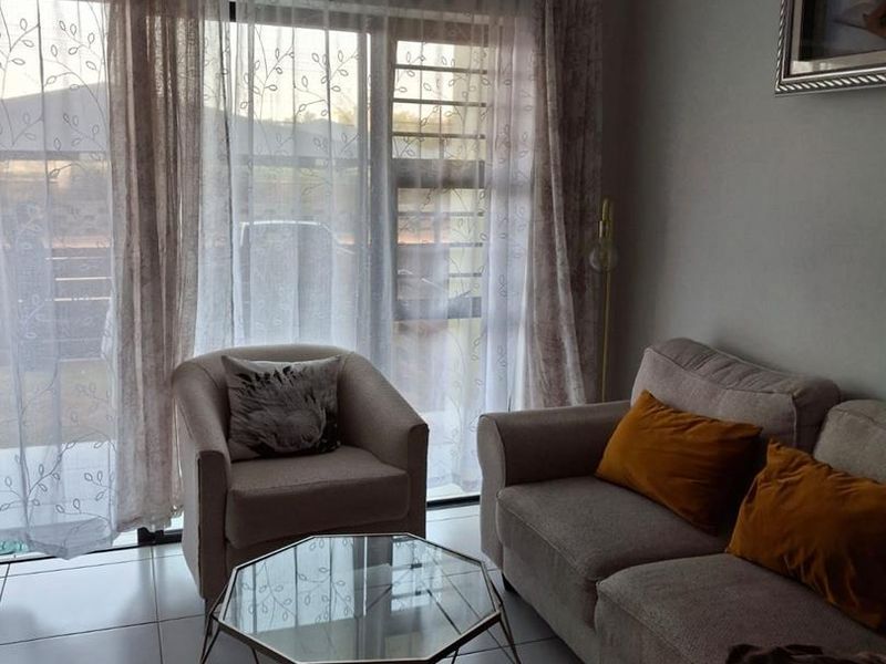 3 BEDROOM TOWNHOUSE FOR SALE IN GREENKLOOF, MOOIKLOOF - Photo 7