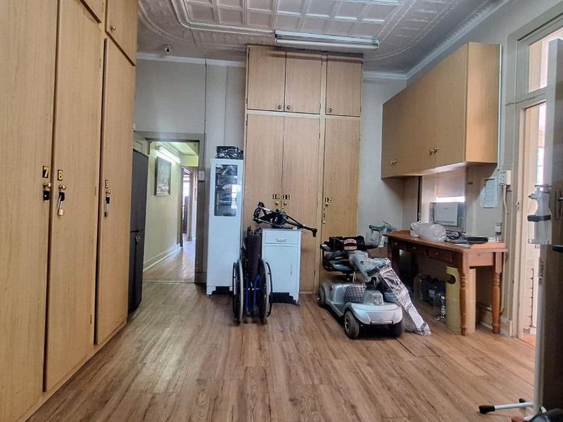 Excellent Multi-let Opportunity, with potential for medical practice - Photo 7