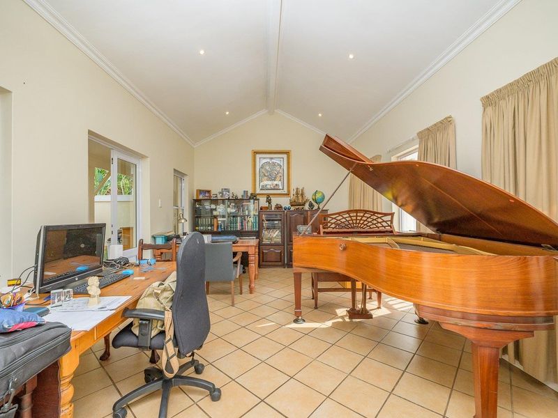 Extravagant Living in the Prestigious Mount Edgecombe Country Club Estate - Photo 10