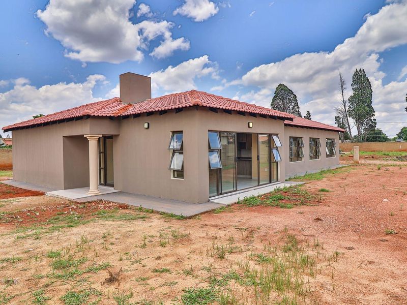 Brand new property in a quiet only 3 in a complex - Photo 2