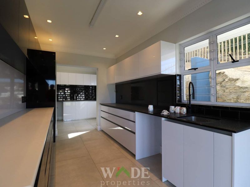 Windhoek Auasblick: Newly built 7 Bedroom house with Flat is For Sale - Photo 8