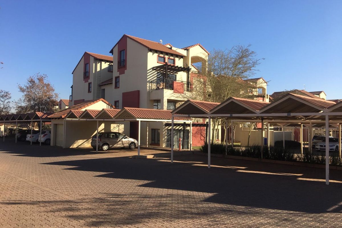 BACHELOR APARTMENT in Oukraal estate for Sale (Investors Only) - Photo 2