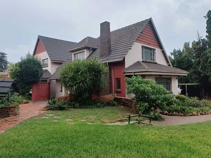 🔥 TWO HOMES IN ONE! Luxury 5-Bedroom Family Estate with Flatlet, Pool & Entertainment Area – Exceptional Value Near the N1 🔥 - Photo 3