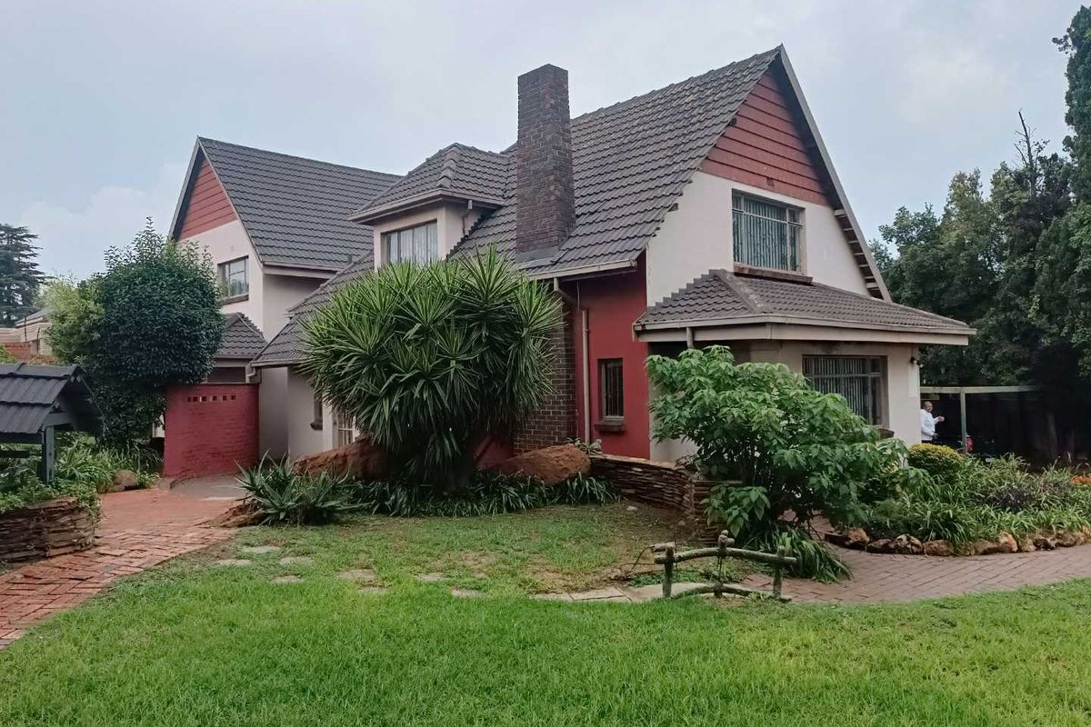 🔥 TWO HOMES IN ONE! Luxury 5-Bedroom Family Estate with Flatlet, Pool & Entertainment Area – Exceptional Value Near the N1 🔥 - Photo 3