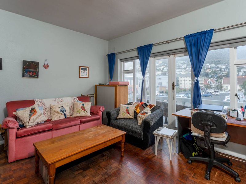 First floor living, close to the beach and shops. - Photo 4