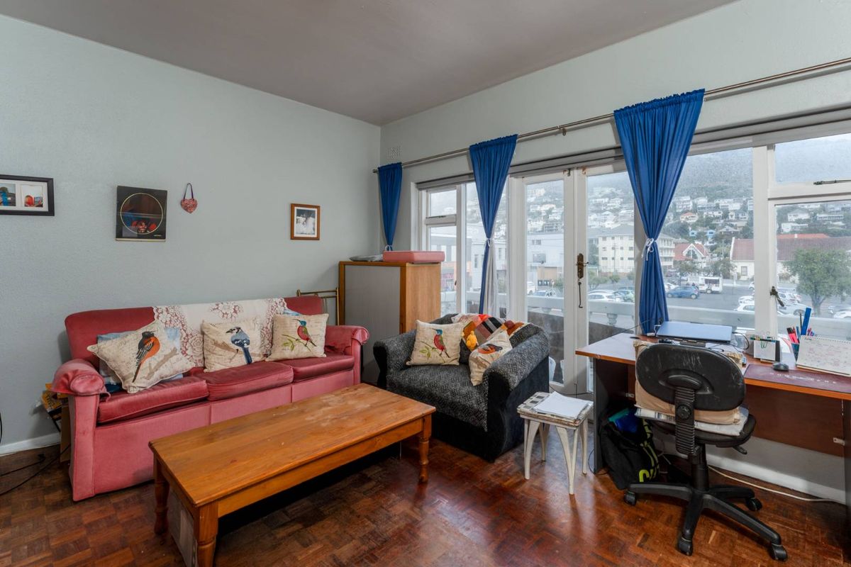 First floor living, close to the beach and shops. - Photo 4