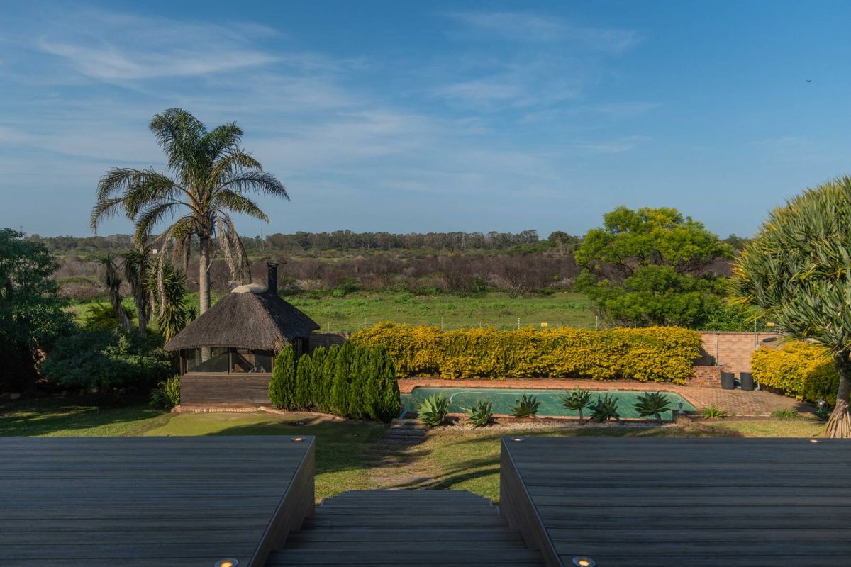 A Stunning house with a view - Photo 2
