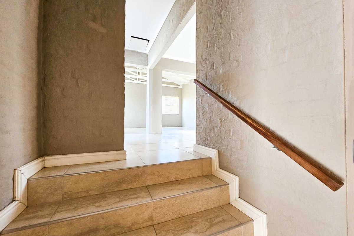 Your family home awaits, perfectly located. - Photo 3