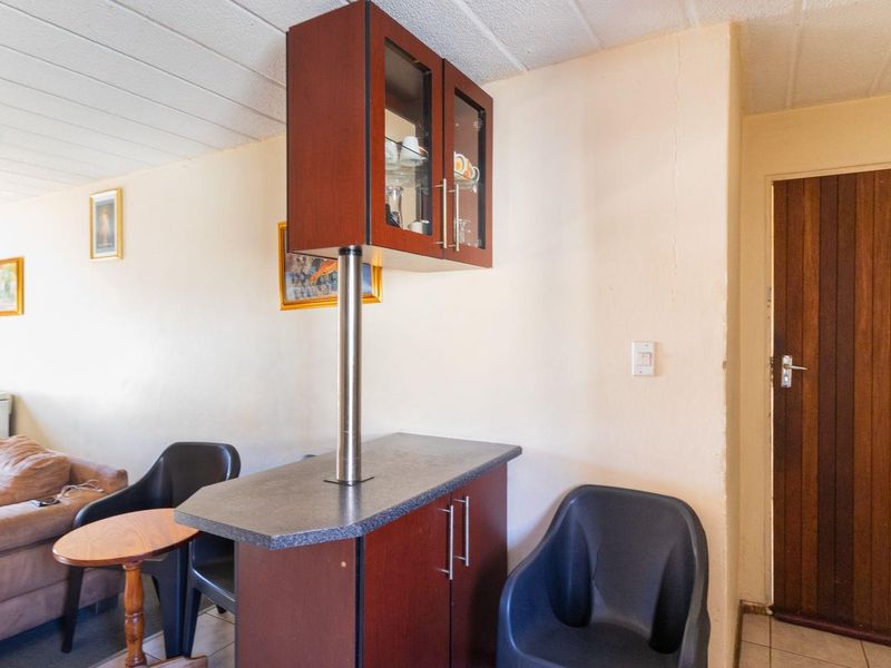 Kemptonian Comfort: Spacious 2-Bedroom Awaits - Photo 6