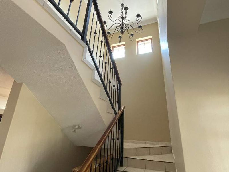 Family home - Owners relocating - Photo 7