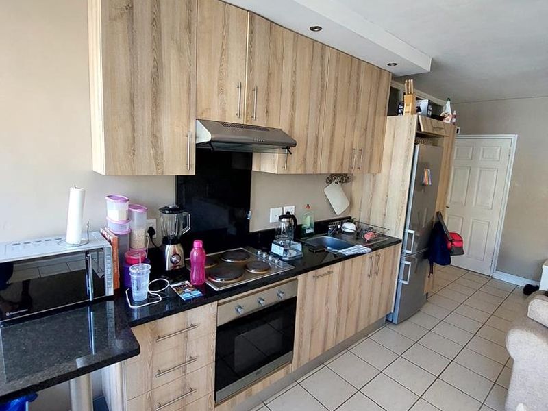 Furnished 1-Bedroom Apartment To Rent in Cape Town City Bowl - Photo 2