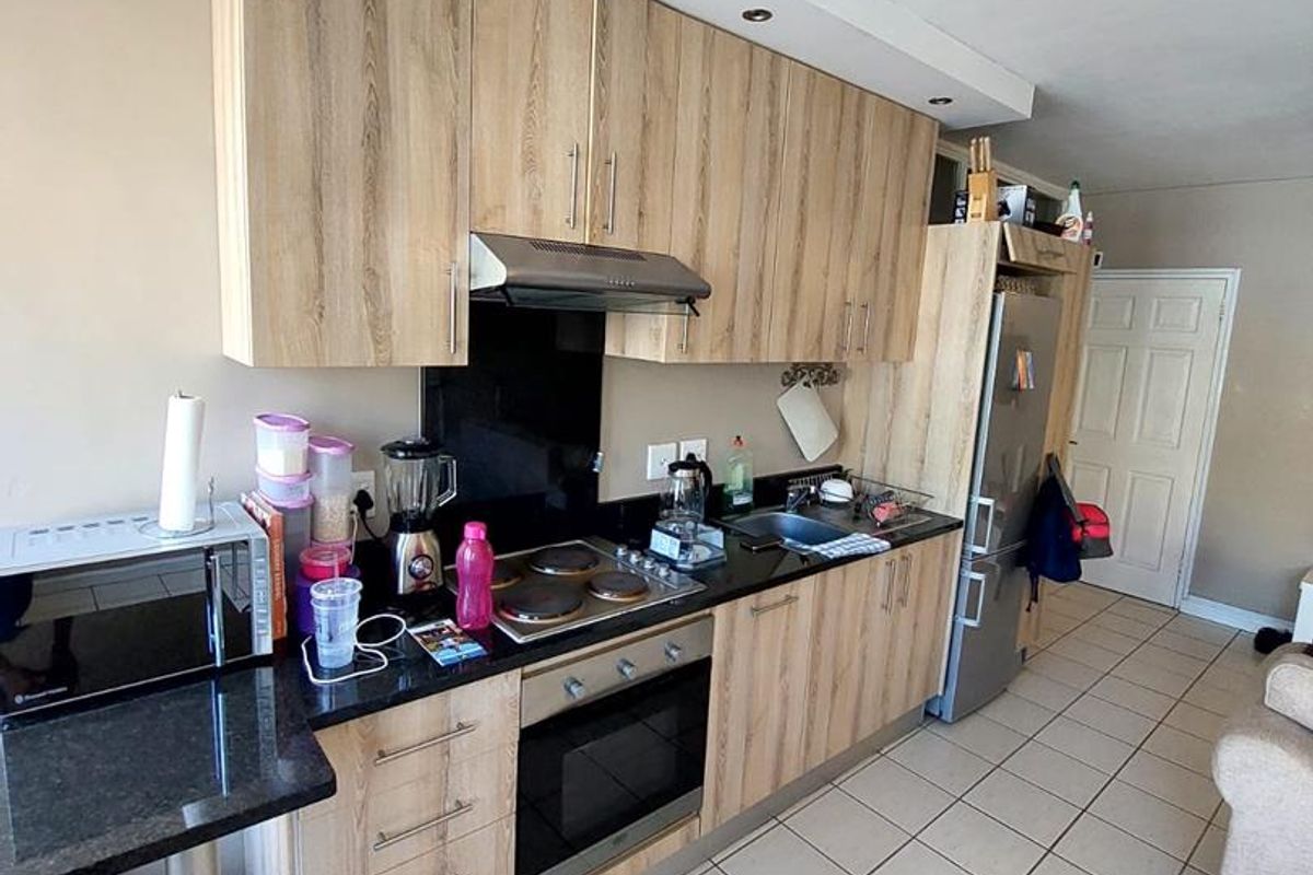Furnished 1-Bedroom Apartment To Rent in Cape Town City Bowl - Photo 2