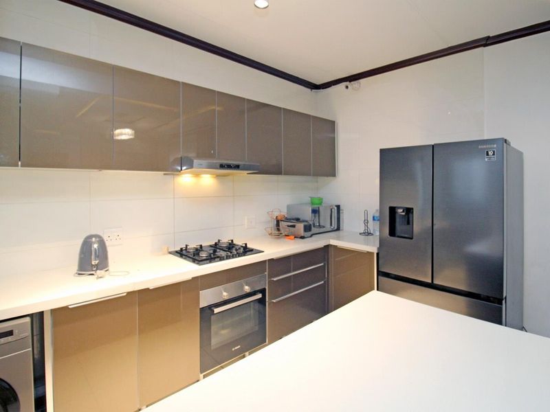 Luxury Modern Family Home - Photo 7