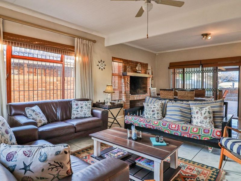 Charming 3-Bedroom Beachside Home in Franskraal - Photo 5