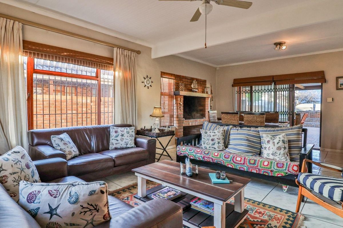 Charming 3-Bedroom Beachside Home in Franskraal - Photo 5