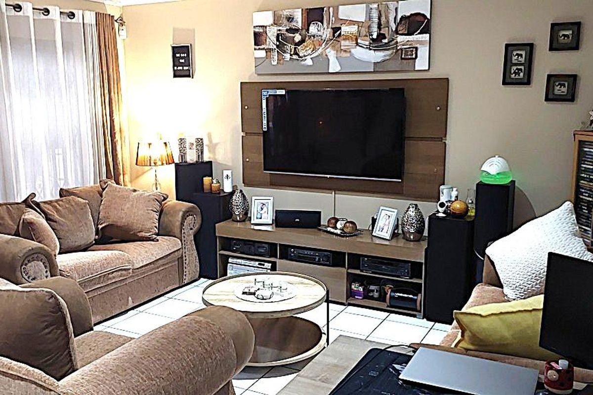 Modern Duplex with Solar Power in New Redruth - Photo 5