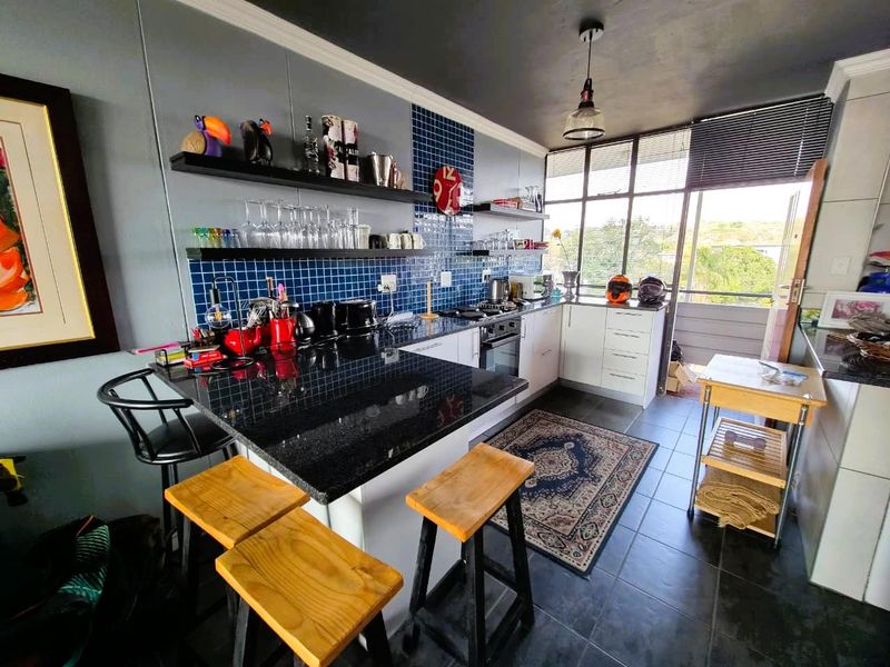 Bright, Modern & Perfectly Positioned - Photo 8