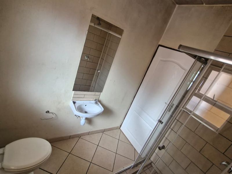 Modern 2-Bedroom Haven at The Kings: Style meets Central Convenience - Photo 9