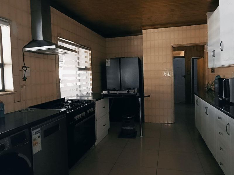 "Kempton Park Living: Your Perfect Family Retreat!" - Photo 7