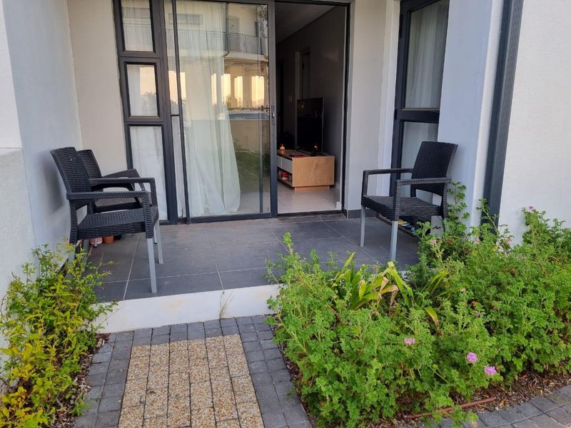 Ground floor unit in sought-after and secure Summerview Complex - Photo 5