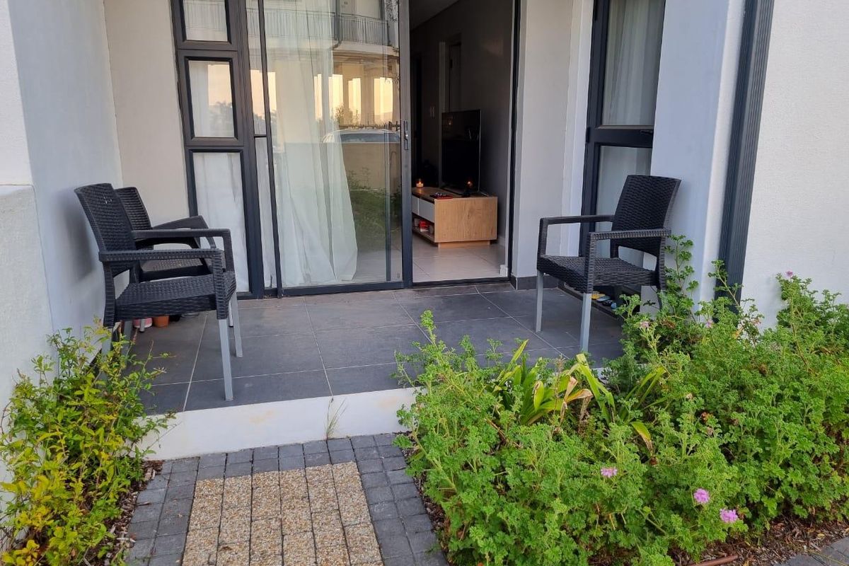 Ground floor unit in sought-after and secure Summerview Complex - Photo 5