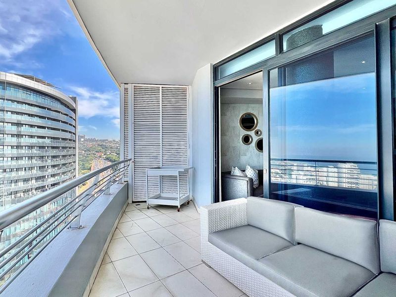 2 BEDROOM | 2 BATHROOM APARTMENT - Photo 2